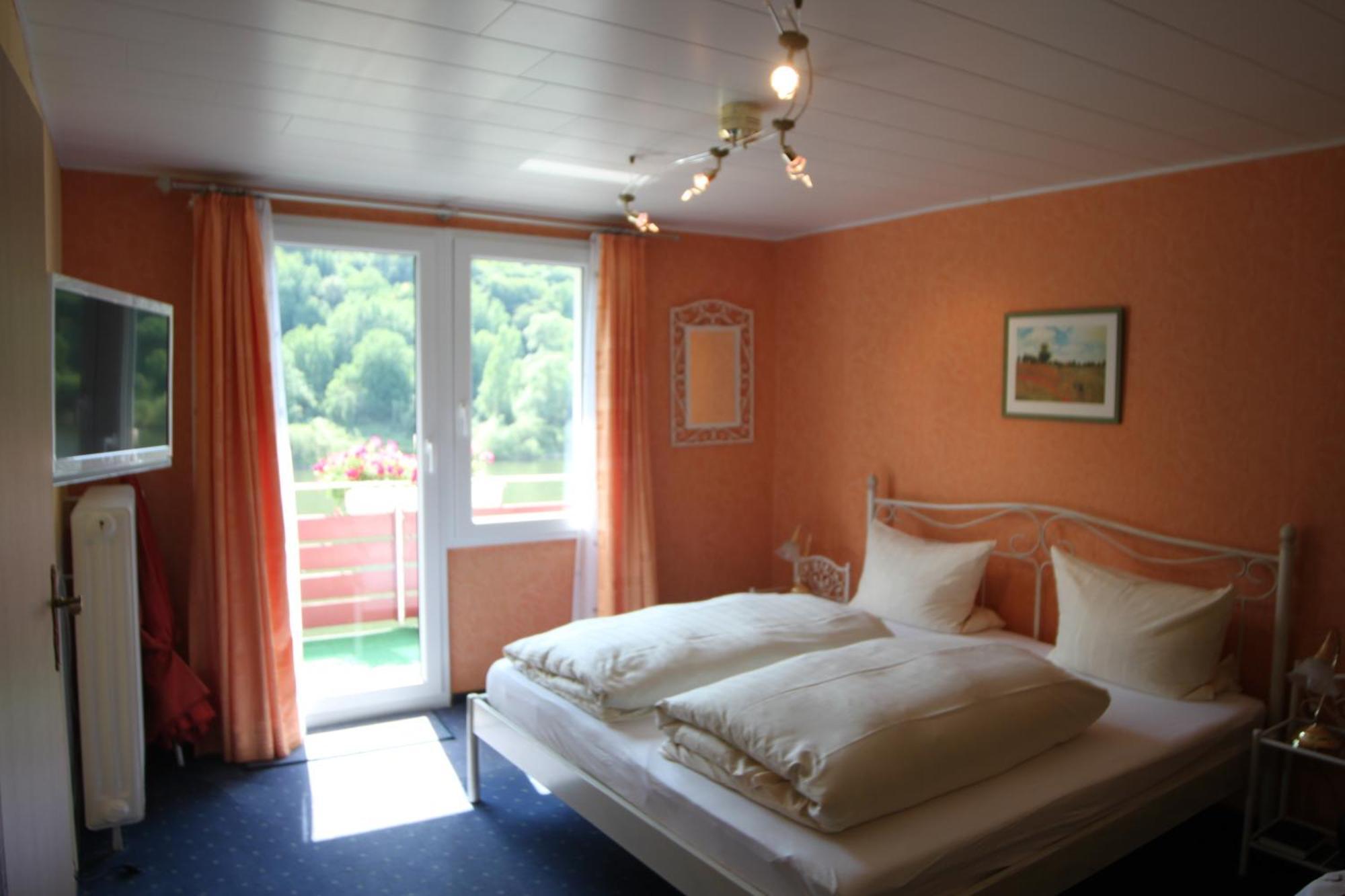 Moselromantik-Hotel Zum Loewen Ediger-Eller Room photo
