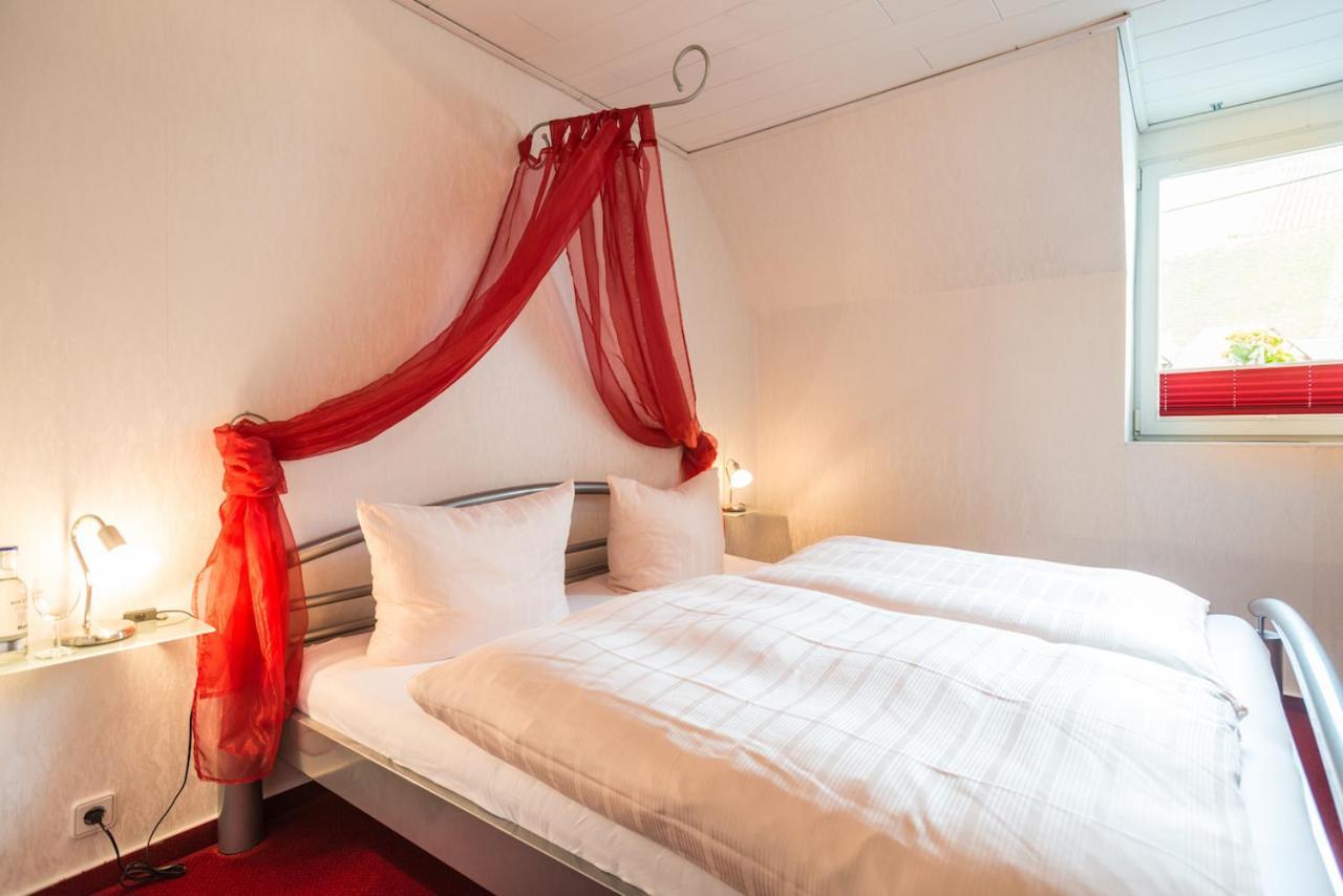 Moselromantik-Hotel Zum Loewen Ediger-Eller Room photo